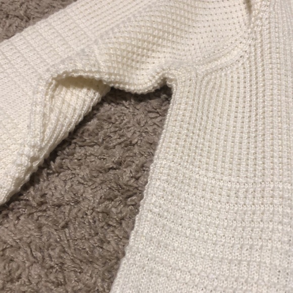 Calvin Klein creamy beige kind of waffle knit cowl neck sweater, size L - Picture 9 of 12